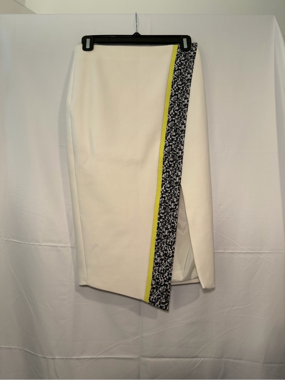 Elizabeth and James skirt size 2